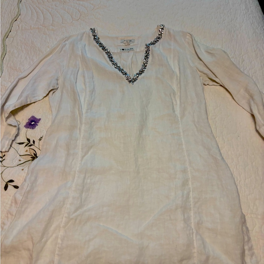 White linen shirt with with silver accent